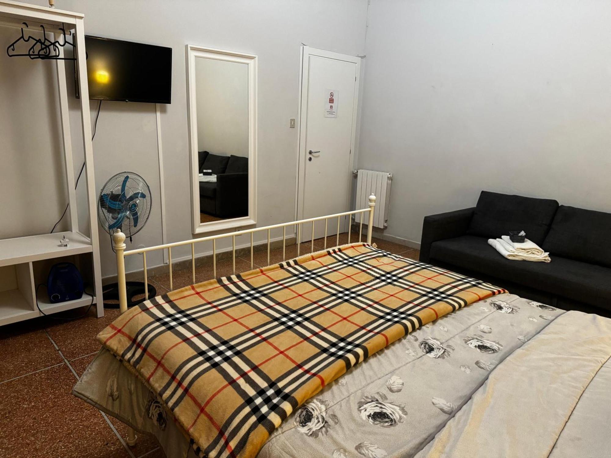 City Rooms Pise Extérieur photo